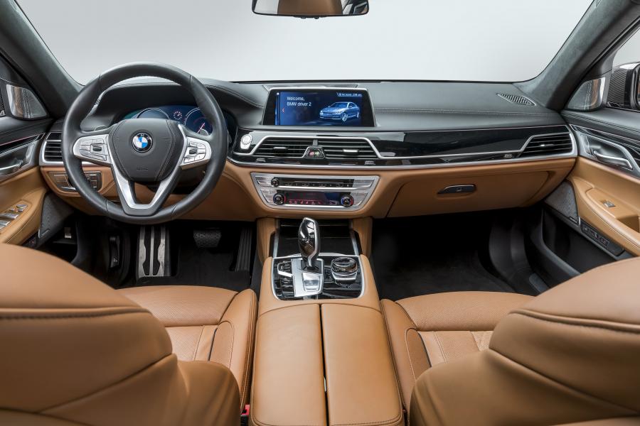 Торпедо BMW 750i xDrive M Sport (G11) 2016 года  (NA) (фото 16 из 47)